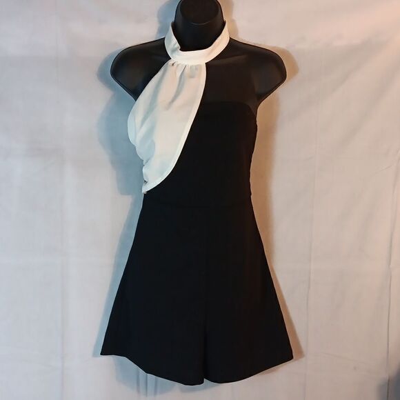 Black & White Short Jumpsuit - Picture 4 of 9
